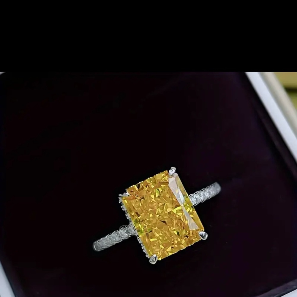 Fashion cocktail ring